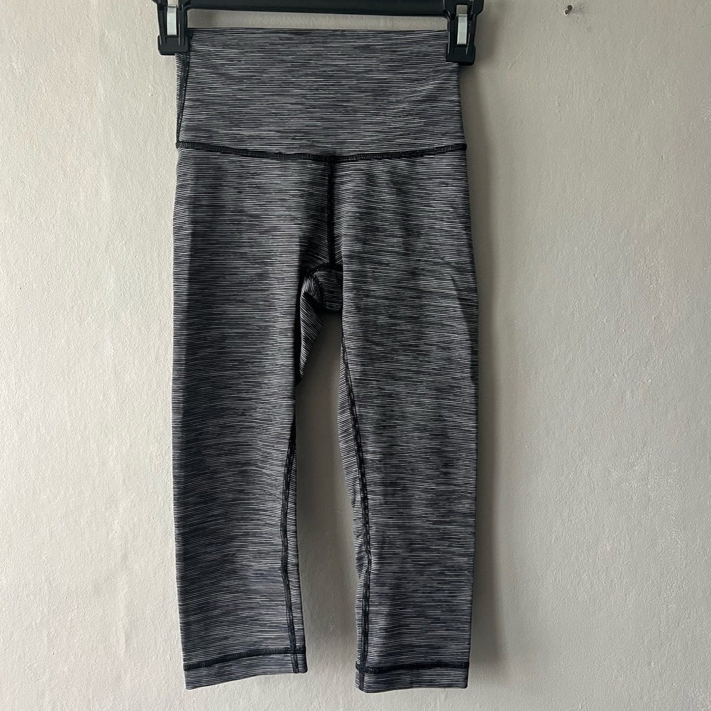 Lululemon Grey Striped Wunder Under Hi- Rise 17” Crop Leggings Size 2